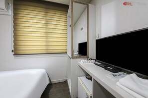 Classic Double Room, City View | Desk, laptop workspace, free WiFi - HOTEL CL (Jeju City)