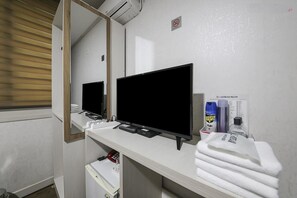 Chambre avec lits jumeaux, vue ville | Coin séjour