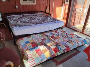 1 bedroom, free WiFi, bed sheets - Exclusive & Secluded~7 Acre Lake~150 Acres~Beach, Dock, Kayak (Mancelona)