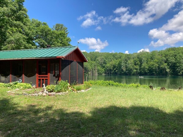 Exterior - Exclusive & Secluded~7 Acre Lake~150 Acres~Beach, Dock, Kayak (Mancelona)