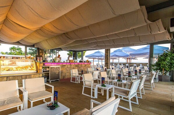 Mobil Karavan | Tempat makan outdoor