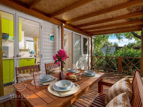 Mobile Home in Novalja Near Pebble Beach