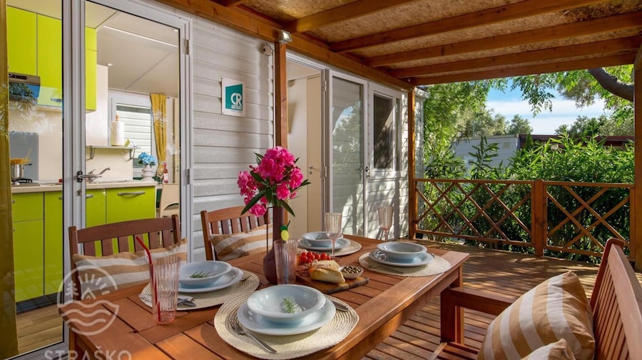 Mobile Home in Novalja Near Pebble Beach