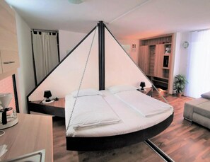 1 bedroom, bed sheets