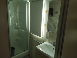 Mobile Home | Bathroom - Simplistic Mobile Home in Saint-jean-de-monts With Sauna (Saint-Jean-de-Monts)