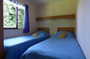 2 bedrooms, individually furnished, bed sheets