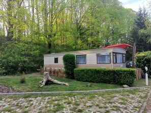 Exterior - Lakeside Living With Garden (Goldberg)