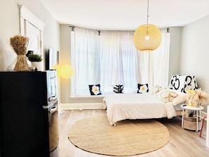 1 bedroom, bed sheets