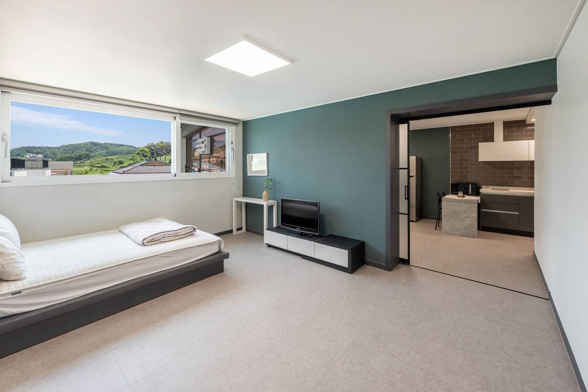 Basic Room, 1 Bedroom (Pine Breeze 204)