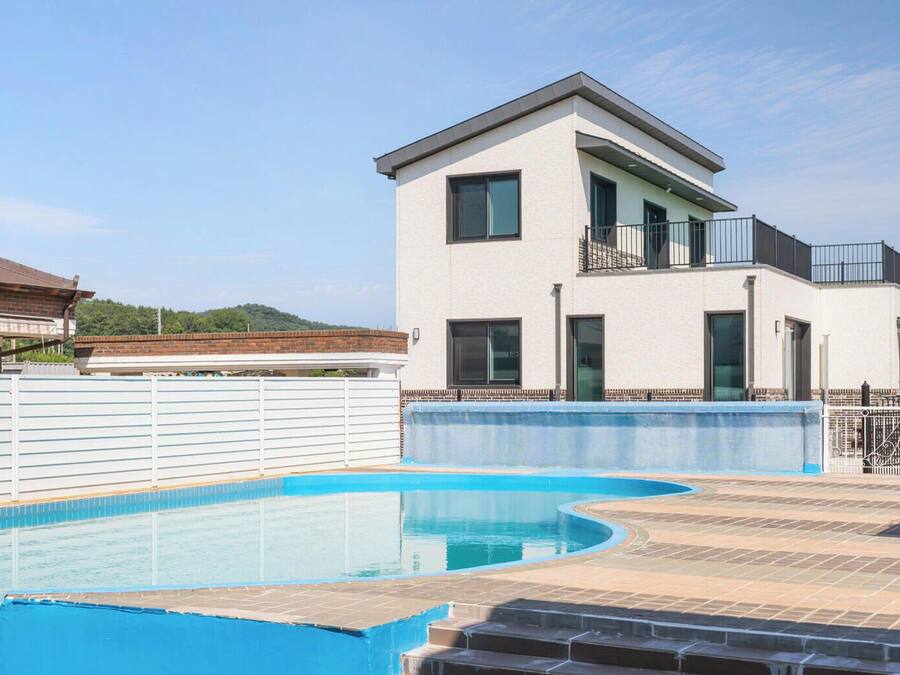 Basic Room, 1 Bedroom (Autumn Breeze 103) | 1 bedroom, WiFi (free)