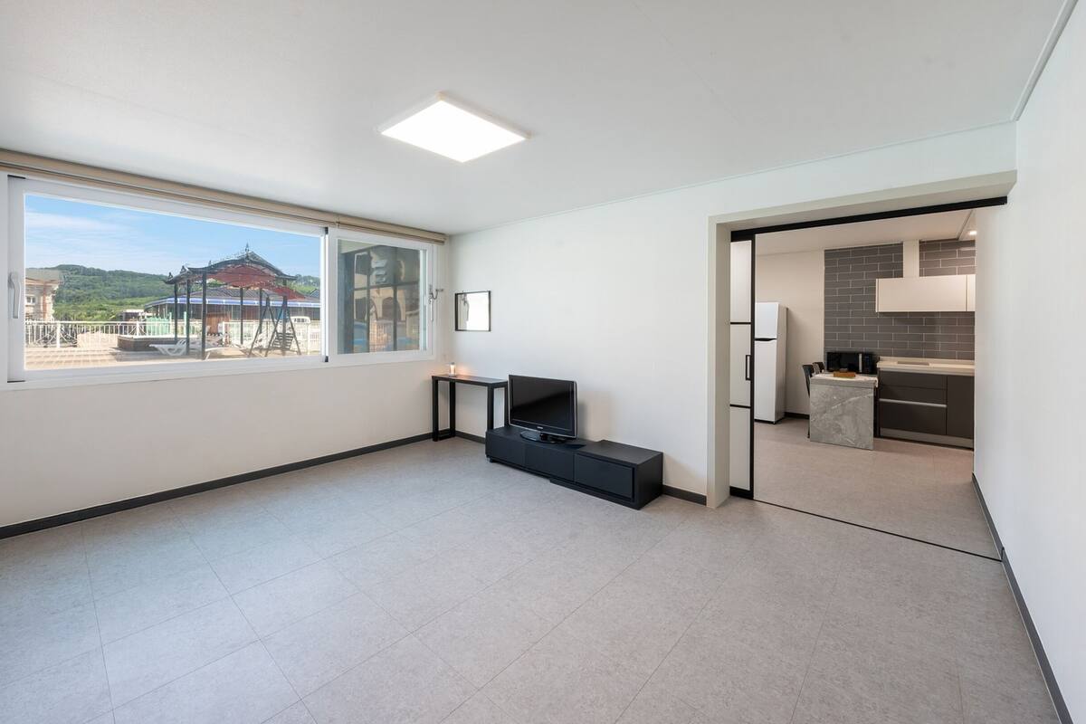 Basic Room, 1 Bedroom (Autumn Breeze 103)