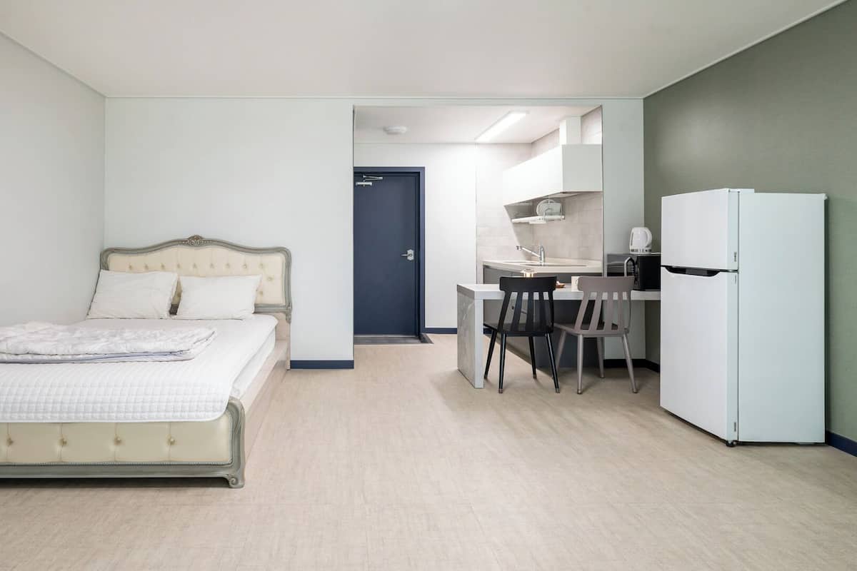 Chambre de base, 1 chambre (Forest Breeze 202) | 1 chambre, accès au Wi-Fi (inclus)