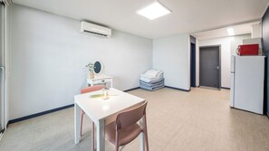 Basic Room, 1 Bedroom (Milky Way Breeze 102) | 1 bedroom, WiFi (free) - Barammak-i Pension, Muchangpo, Boryeong (Boryeong)