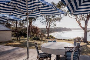 Outdoor dining - Cliff-Top Retreat | Ocean Views (Spring Beach)