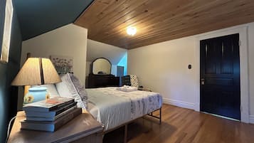 6 bedrooms, iron/ironing board, free WiFi, bed sheets