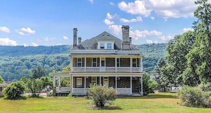 Make memories: Mountain view Grand 6BR 3BA LaVale Home, 15 min to Rocky Gap