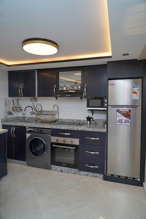 Micro-ondes, four, plaque de cuisson