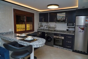 Mikroaaltouuni, uuni, liesi