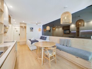 Deluxe Apartment, 1 Bedroom | Soundproofing, iron/ironing board, free WiFi - 11 Mooloolaba Esplanade (Mooloolaba)