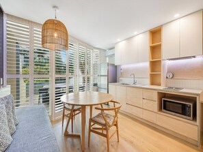Deluxe Apartment, 1 Bedroom | Private kitchen | Electric kettle - 11 Mooloolaba Esplanade (Mooloolaba)