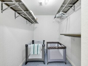 Children's area - Pool, Fire Pit, Dock with Gulf Access & MORE! (Cape Coral)