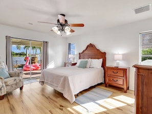 4 bedrooms, desk, iron/ironing board, travel cot - Pool, Fire Pit, Dock with Gulf Access & MORE! (Cape Coral)