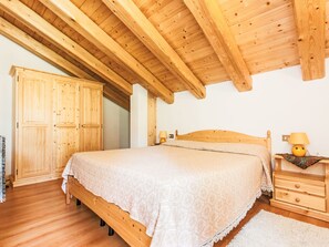 3 bedrooms, Internet