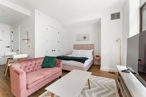 Iron/ironing board, WiFi, bed sheets - Charming studio in brilliant Brooklyn with WiFi, AC, fitness room (Brooklyn)