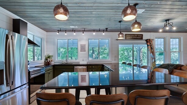 Private kitchen - Heatherbell, A Lakeside Retreat (Saylorsburg)