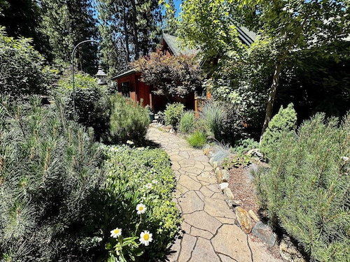 Walk to Downtown Graeagle, Mill Pond & Pickleball from The Graeagle Tree House
