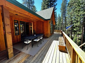 Outdoor dining - Graeagle Tree House (Graeagle)