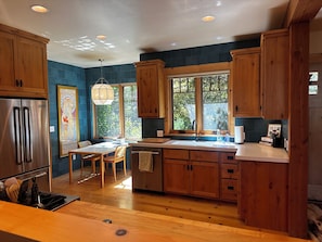 Microwave, oven, stovetop, dishwasher - Walk to Downtown Graeagle, Mill Pond & Pickleball from The Graeagle Tree House (Graeagle)