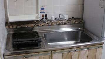 Basic Apartment | Private kitchen