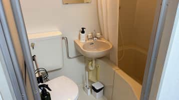 Basic Apartment | Bathroom