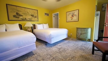 Quarto quádruplo superior, 2 camas Queen, vista para a montanha | Wi-Fi de cortesia, acesso para cadeiras de rodas