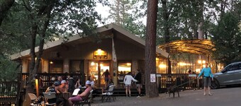 Yosemite Bug Rustic Mountain Resort