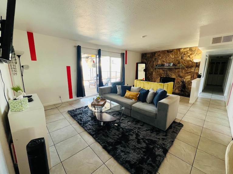 Charming 3-bedroom House With An Outdoor Pool, Wifi, &Ac In Phenomenal Las Vegas - Las Vegas, NV