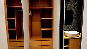 Shower, bidet, towels