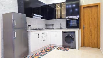 Standard-Apartment | Eigene Küche | Großer Kühlschrank, Ofen, Herdplatte, Wasserkocher