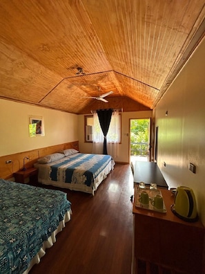 8 bedrooms, WiFi, bed sheets
