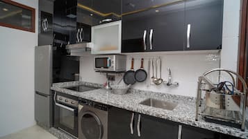 Micro-ondes, four, plaque de cuisson