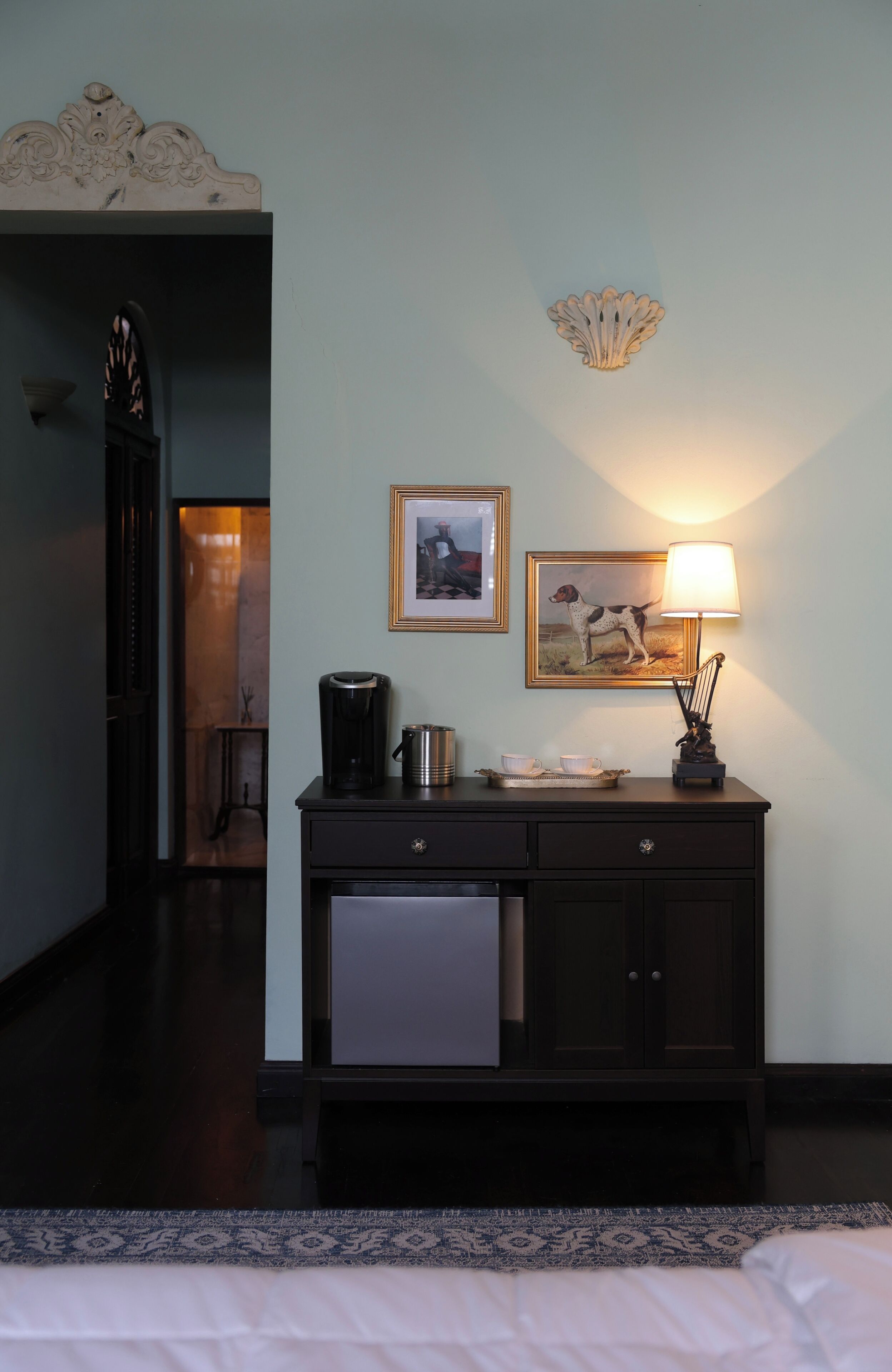 Opera Suite | In-room safe, iron/ironing board, WiFi (free), bed sheets