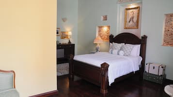 Opera Suite | In-room safe, iron/ironing board, free WiFi, bed sheets