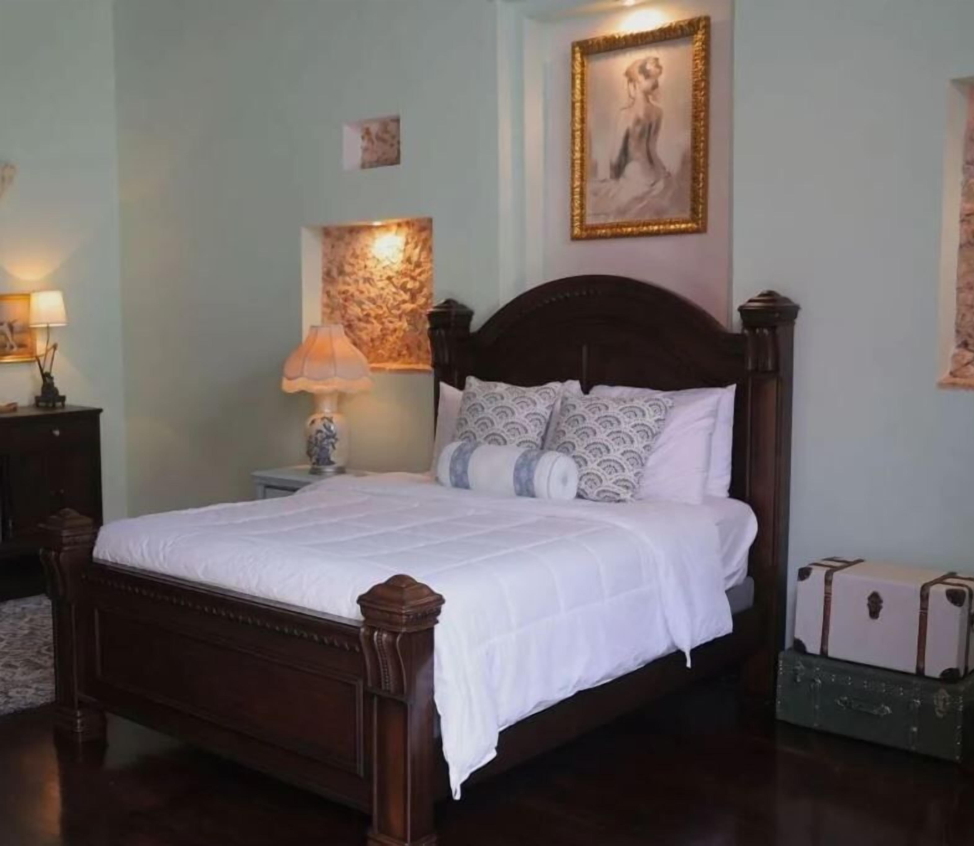 ロマンティック スタジオ | セーフティボックス (室内)、アイロン / アイロン台、WiFi (無料)、ベッドシーツ