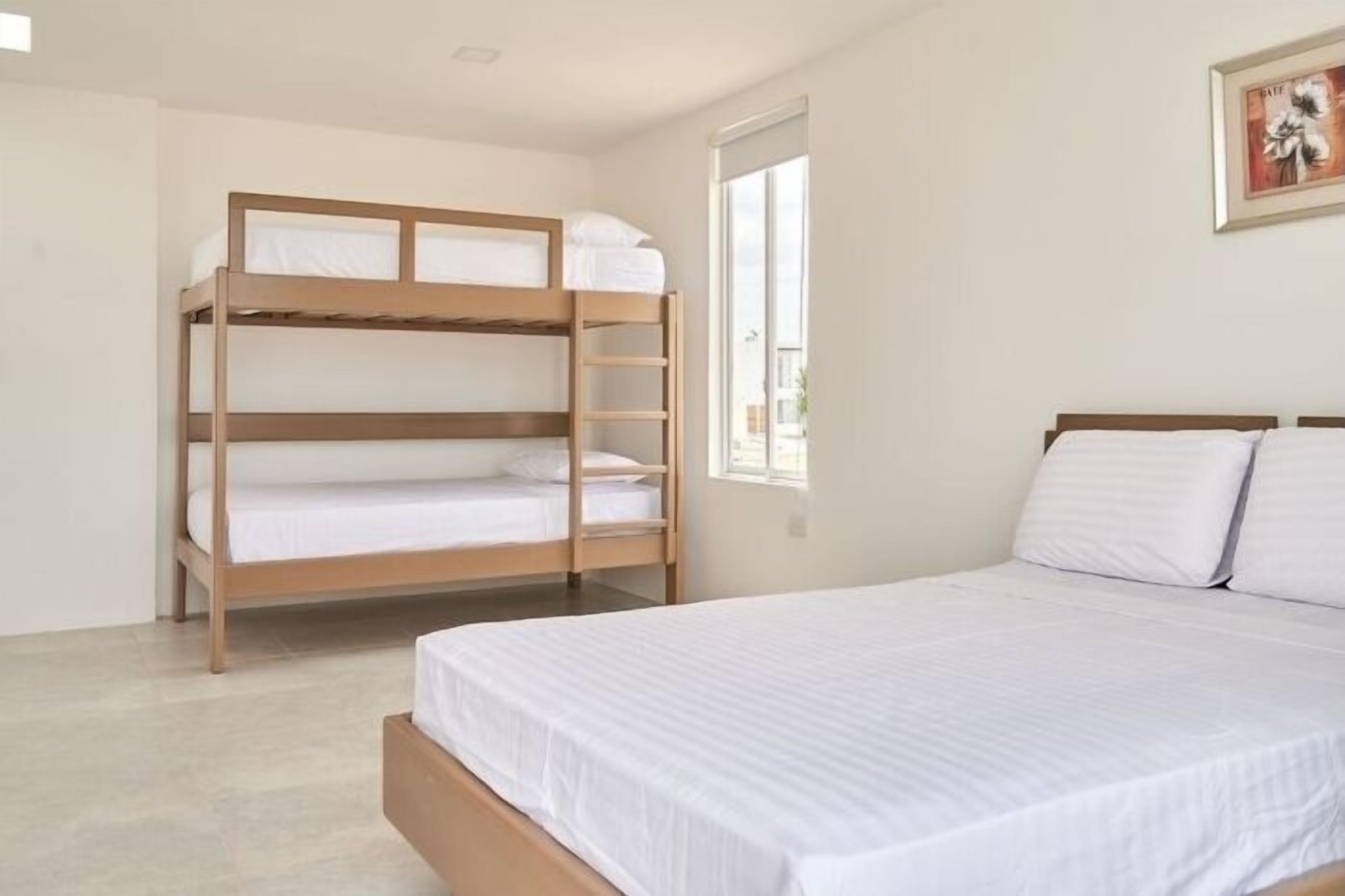 2 habitaciones, tabla de planchar con plancha, internet y ropa de cama 