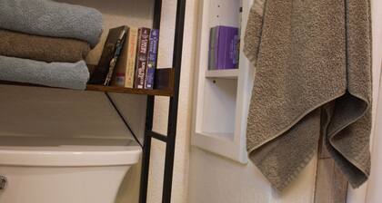 Quiet, serene 1-bedroom apartment in Oregon's capital city, Salem.