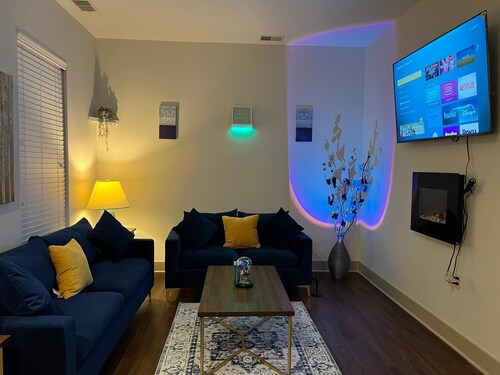 Luxury apartment in enjoyable Detroit with a River View, WiFi, AC