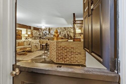 Family-Friendly and Fenced Yard - Great for Pets! Speakeasy – 15 Min to Downtown