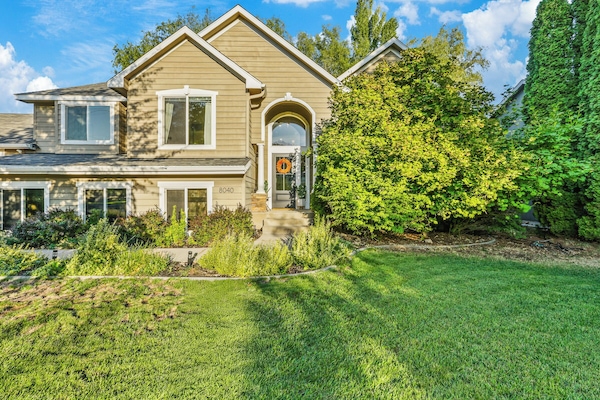 Peaceful family retreat near Spokane with large lawn and inviting curb appeal