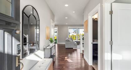 Modern 5 beds 4 bedrooms/2.5ba w/Billiards Room, Quiet Neighborhood.